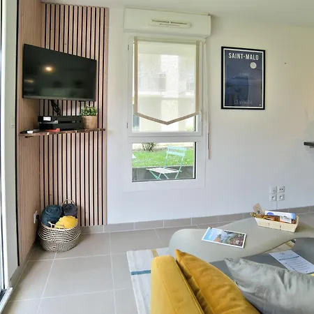 Escapade - Appartement Avec Jardin Et Parking Dinan Exterior photo